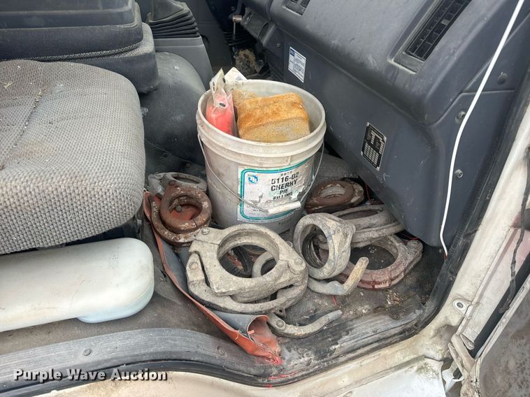 image for item EN5132 1995 Isuzu concrete pump truck