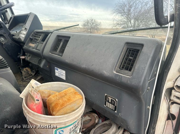 image for item EN5132 1995 Isuzu concrete pump truck