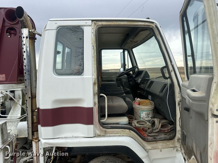 image for item EN5132 1995 Isuzu concrete pump truck
