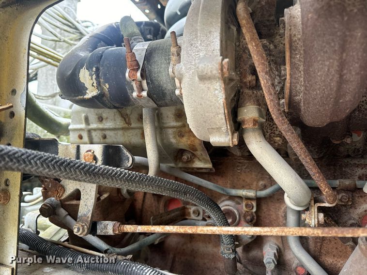 image for item EN5132 1995 Isuzu concrete pump truck