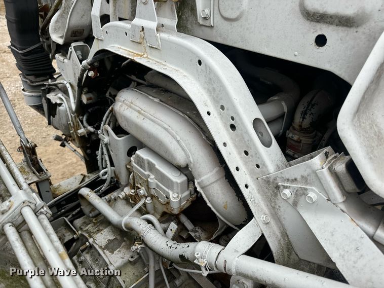 image for item EN5132 1995 Isuzu concrete pump truck