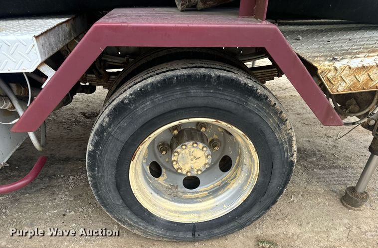 image for item EN5132 1995 Isuzu concrete pump truck