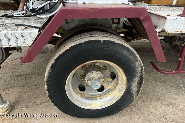 image for item EN5132 1995 Isuzu concrete pump truck