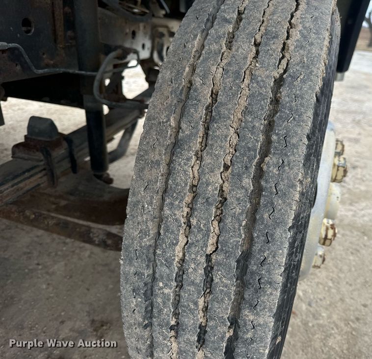 image for item EN5132 1995 Isuzu concrete pump truck