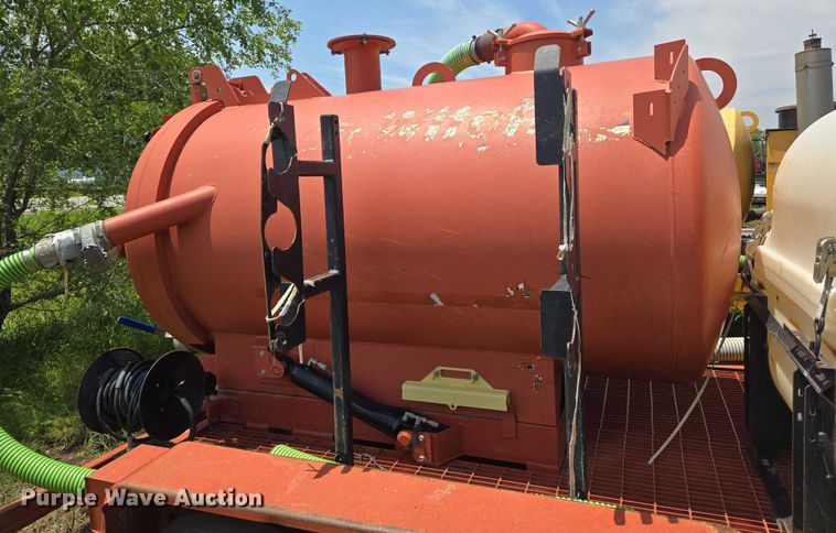 image for item EN8048 2010 Ditch Witch FX60 vacuum excavator