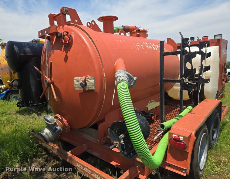 image for item EN8048 2010 Ditch Witch FX60 vacuum excavator