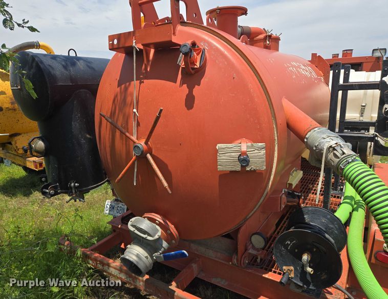 image for item EN8048 2010 Ditch Witch FX60 vacuum excavator