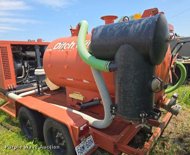 image for item EN8048 2010 Ditch Witch FX60 vacuum excavator