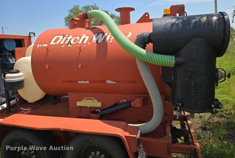 image for item EN8048 2010 Ditch Witch FX60 vacuum excavator