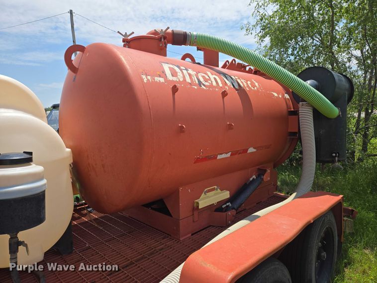 image for item EN8048 2010 Ditch Witch FX60 vacuum excavator