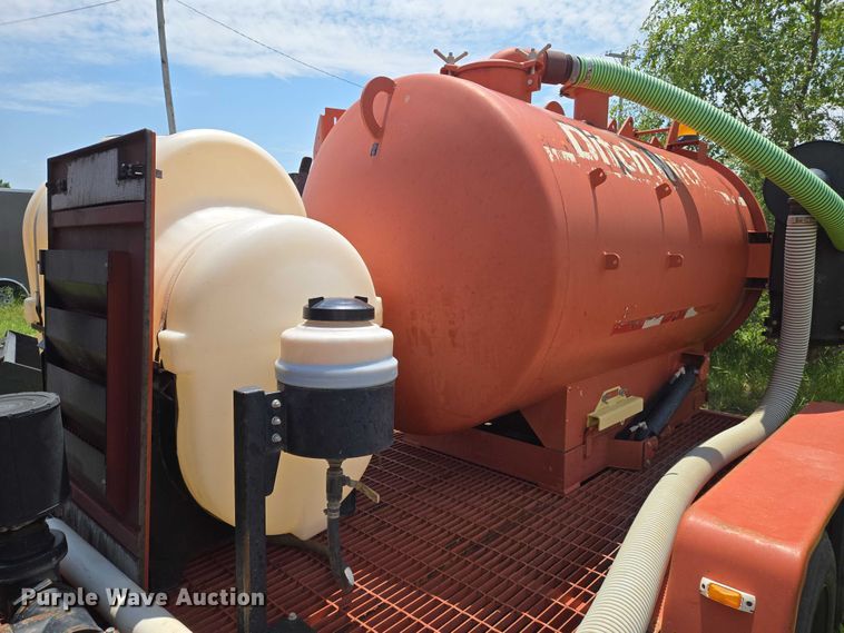 image for item EN8048 2010 Ditch Witch FX60 vacuum excavator