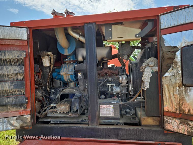 image for item EN8048 2010 Ditch Witch FX60 vacuum excavator