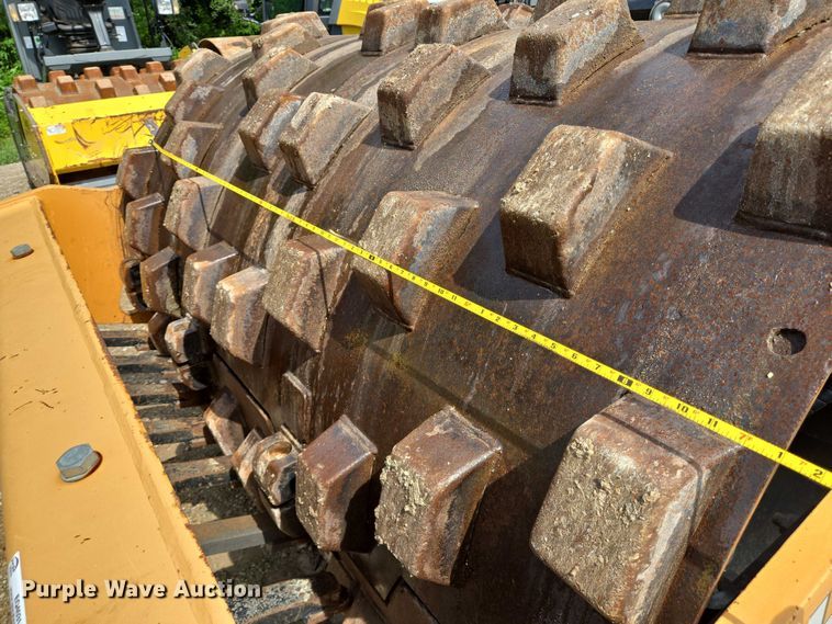 image for item EQ4031 2019 Case SV212D single drum vibratory roller