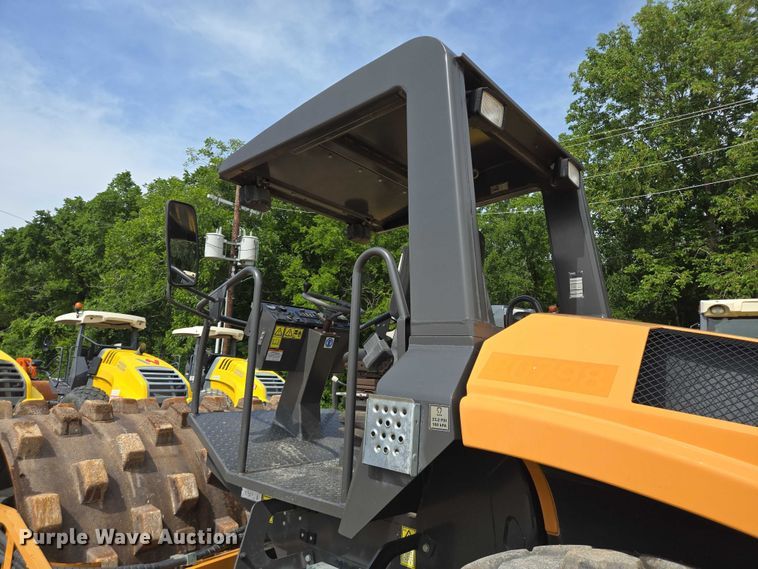 image for item EQ4031 2019 Case SV212D single drum vibratory roller