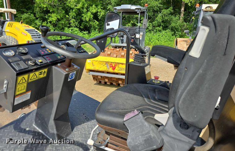 image for item EQ4031 2019 Case SV212D single drum vibratory roller