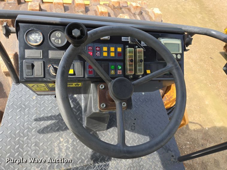 image for item EQ4031 2019 Case SV212D single drum vibratory roller