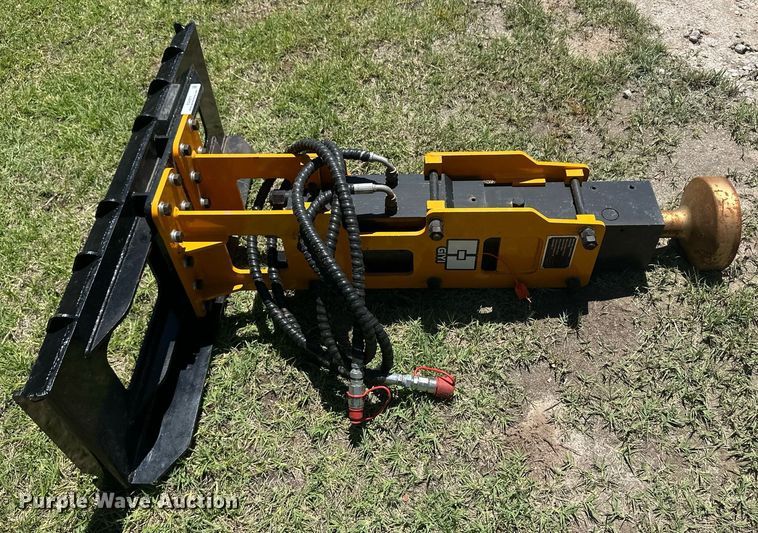 image for item EQ4877 2024 GIYI 680 skid steer post driver