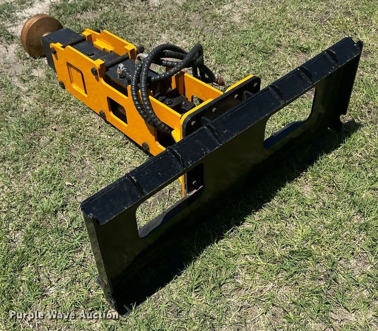 image for item EQ4877 2024 GIYI 680 skid steer post driver