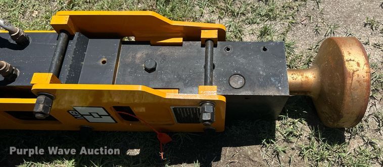 image for item EQ4877 2024 GIYI 680 skid steer post driver