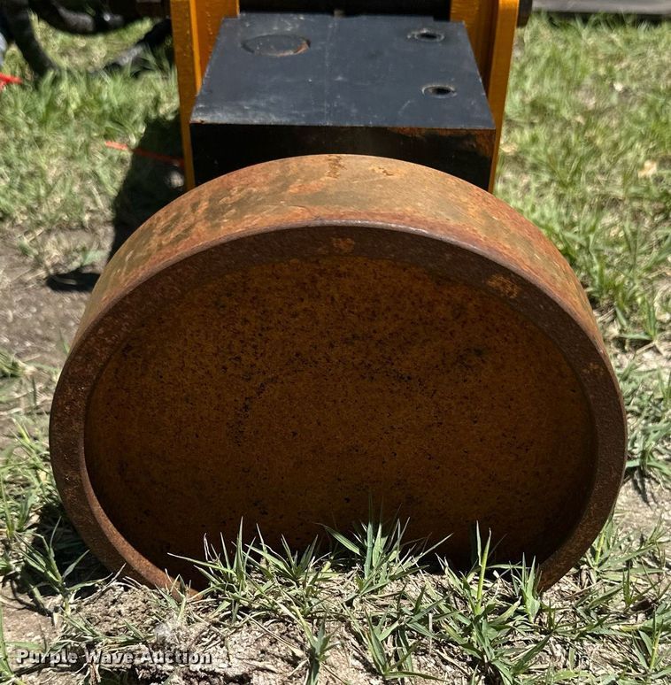 image for item EQ4877 2024 GIYI 680 skid steer post driver