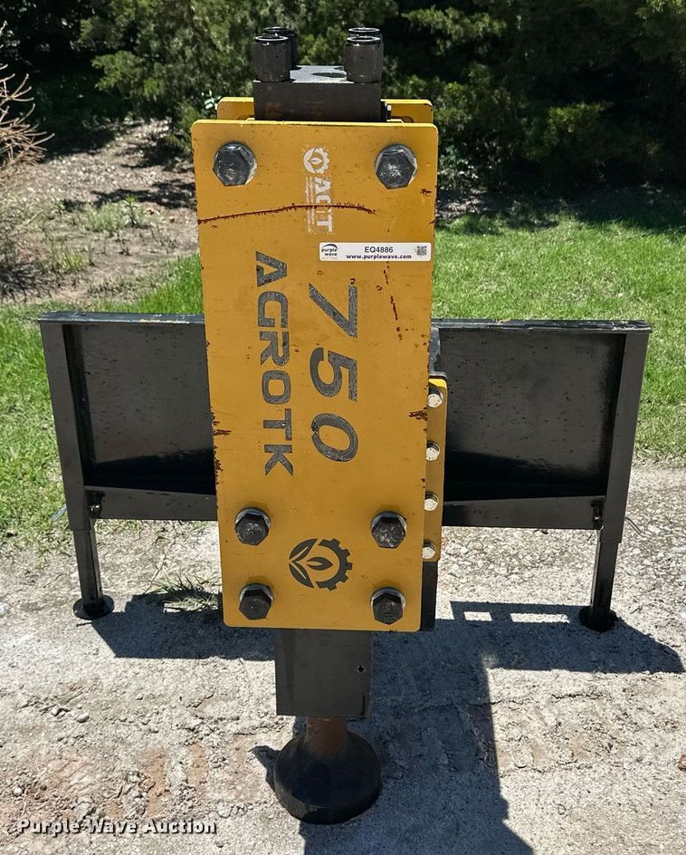 image for item EQ4886 2024 AGT 750 AGR0TK skid steer post driver