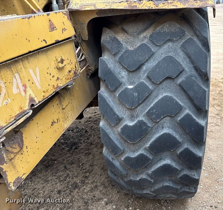 image for item EQ4898 1988 Caterpillar 613C elevating scraper