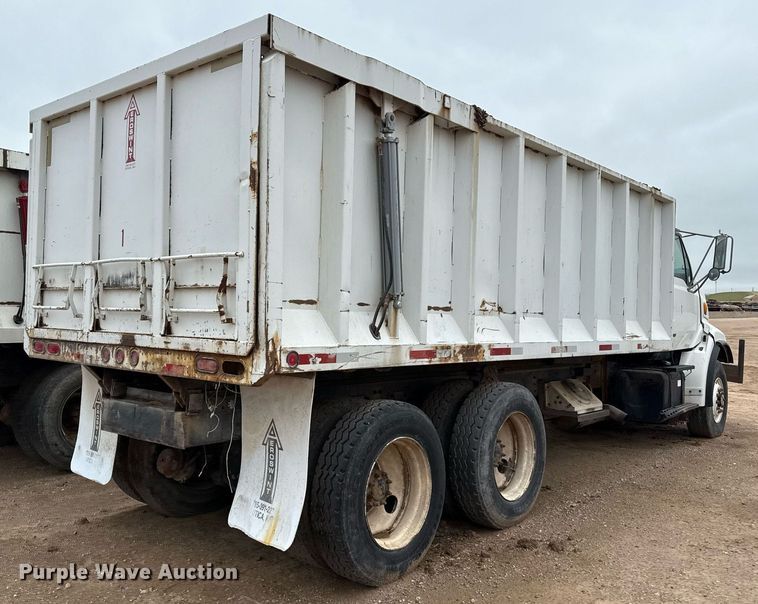 image for item EQ4902 2004 Sterling L8500 dump truck
