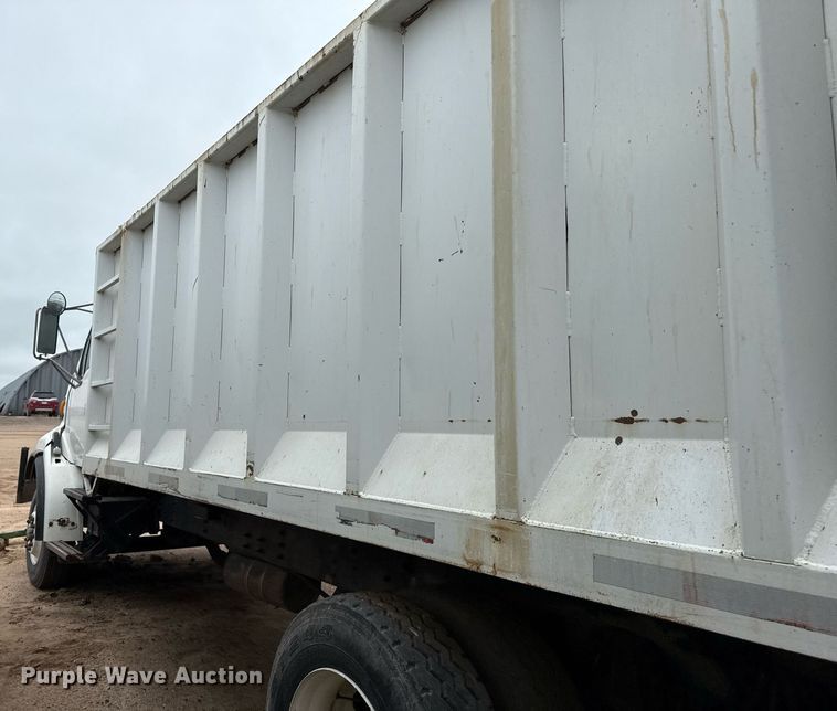 image for item EQ4902 2004 Sterling L8500 dump truck