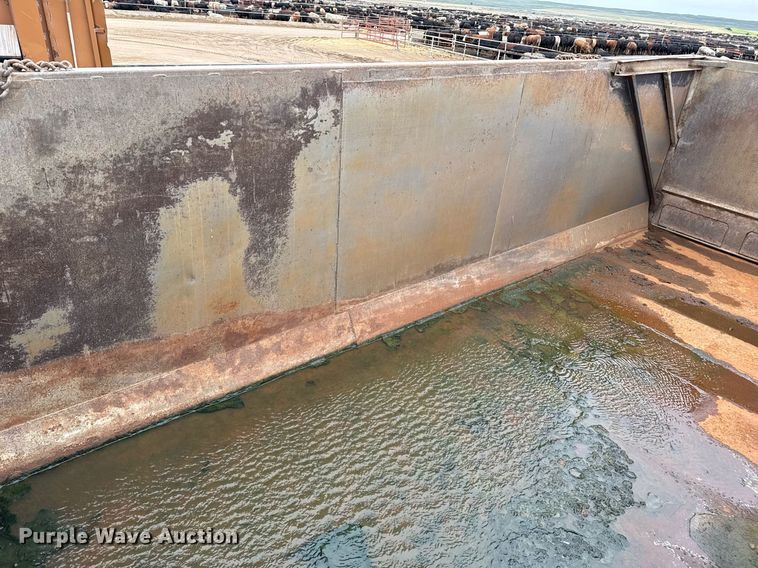 image for item EQ4902 2004 Sterling L8500 dump truck