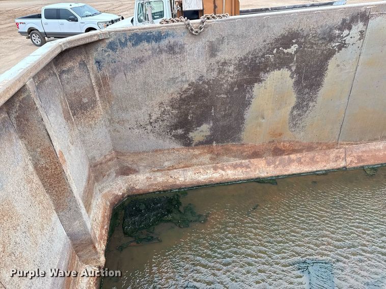 image for item EQ4902 2004 Sterling L8500 dump truck