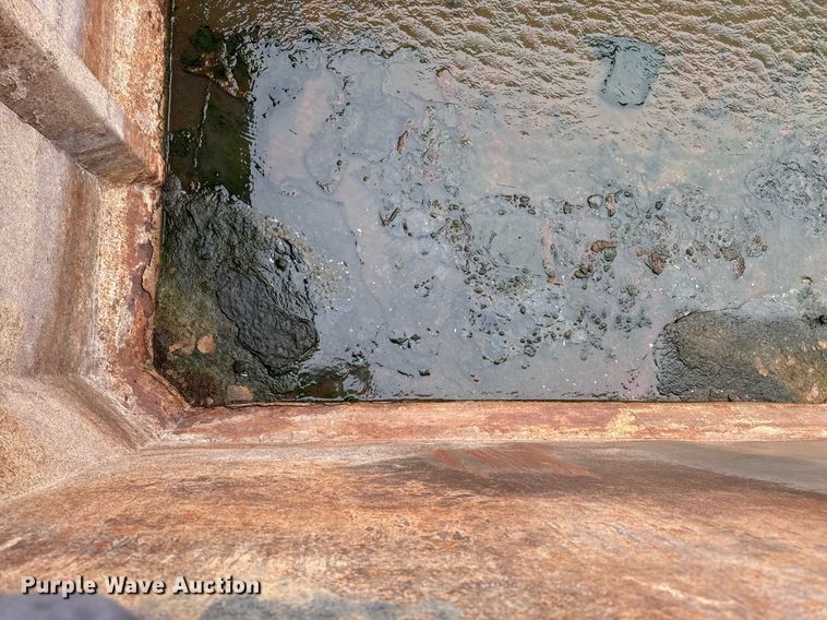 image for item EQ4902 2004 Sterling L8500 dump truck