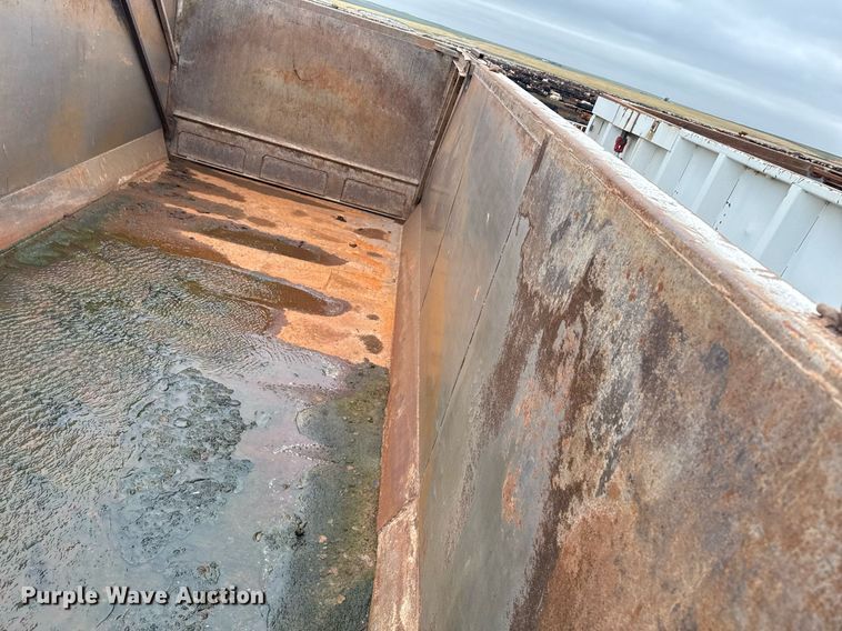 image for item EQ4902 2004 Sterling L8500 dump truck