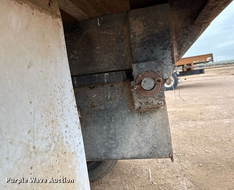 image for item EQ4902 2004 Sterling L8500 dump truck