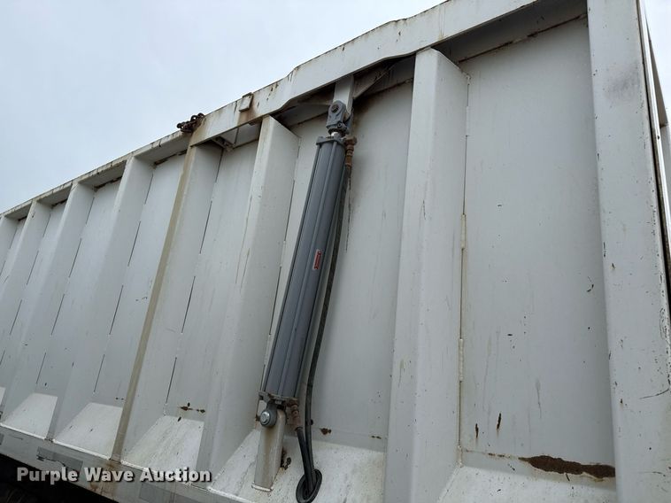 image for item EQ4902 2004 Sterling L8500 dump truck