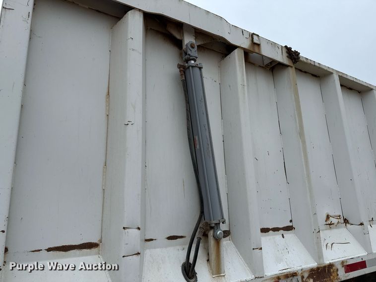 image for item EQ4902 2004 Sterling L8500 dump truck