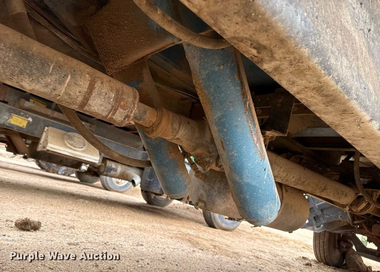 image for item EQ4902 2004 Sterling L8500 dump truck