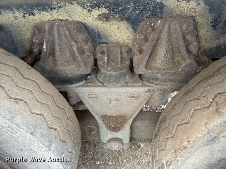 image for item EQ4902 2004 Sterling L8500 dump truck