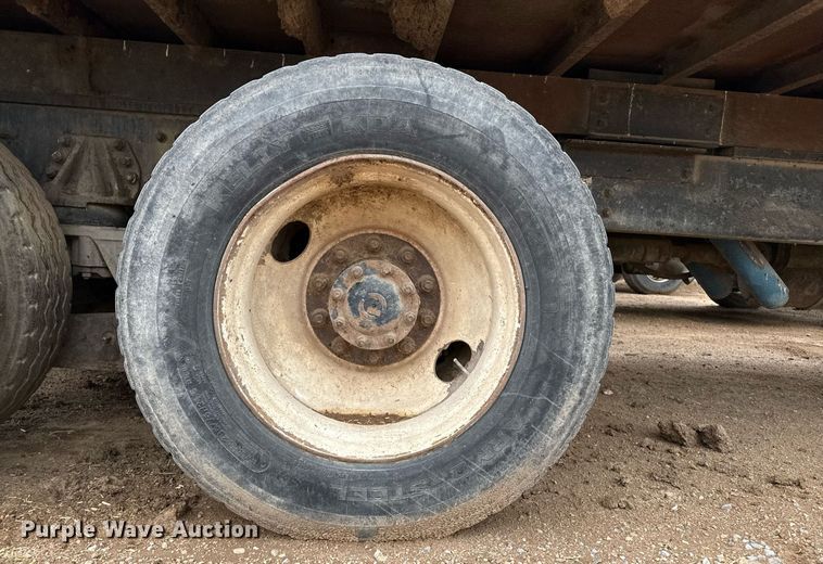 image for item EQ4902 2004 Sterling L8500 dump truck