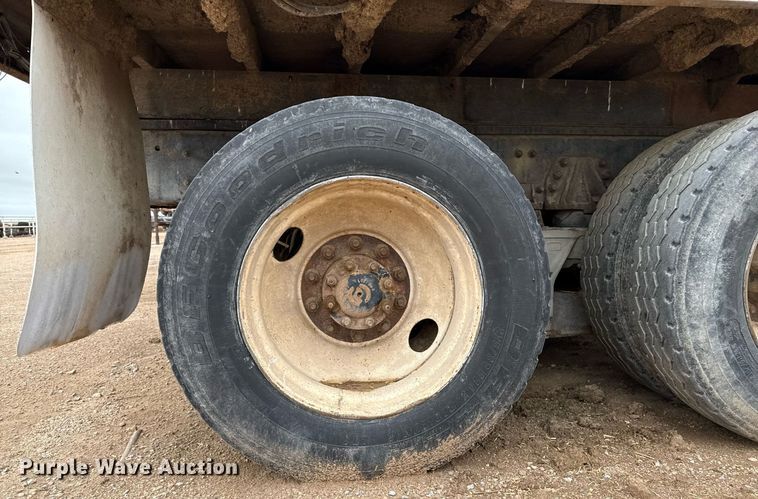 image for item EQ4902 2004 Sterling L8500 dump truck