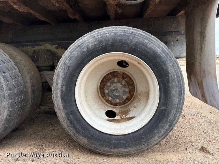 image for item EQ4902 2004 Sterling L8500 dump truck