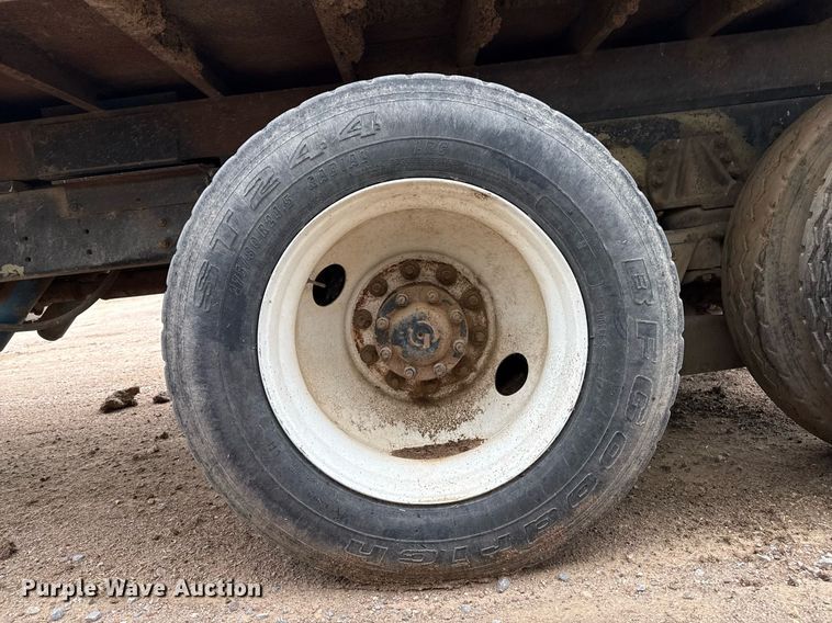 image for item EQ4902 2004 Sterling L8500 dump truck