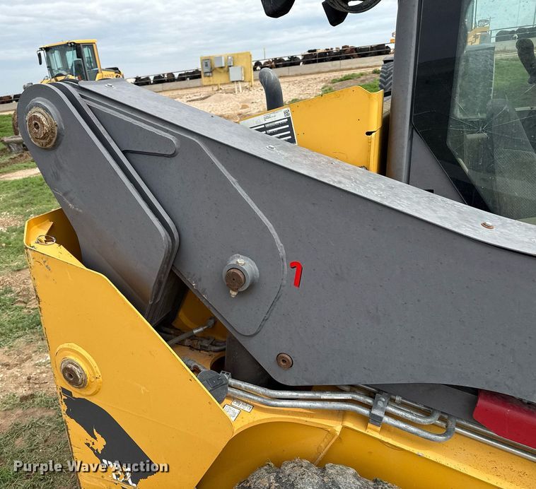 image for item EQ4915 2014 Volvo MC115C skid steer loader