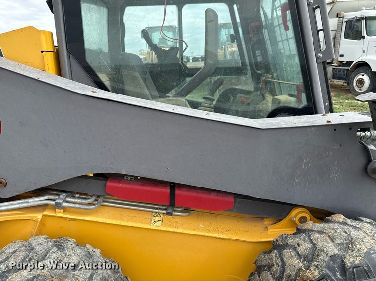 image for item EQ4915 2014 Volvo MC115C skid steer loader