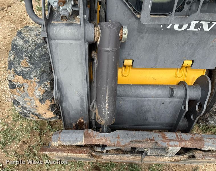image for item EQ4915 2014 Volvo MC115C skid steer loader