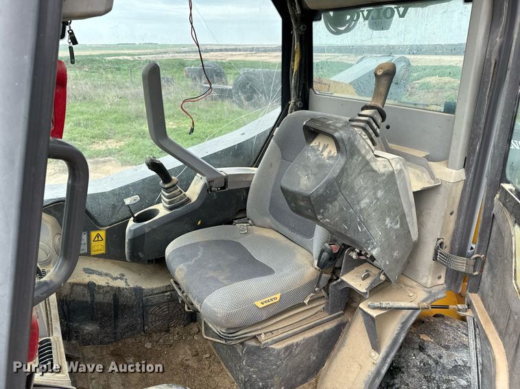 image for item EQ4915 2014 Volvo MC115C skid steer loader