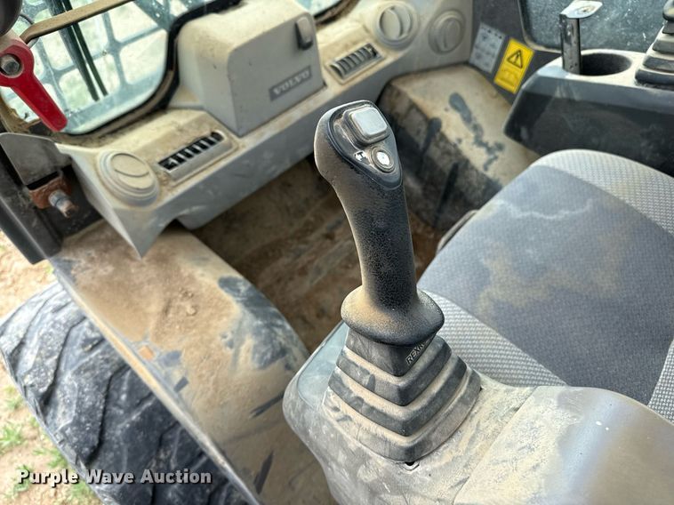 image for item EQ4915 2014 Volvo MC115C skid steer loader