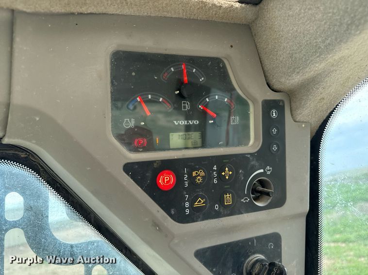 image for item EQ4915 2014 Volvo MC115C skid steer loader