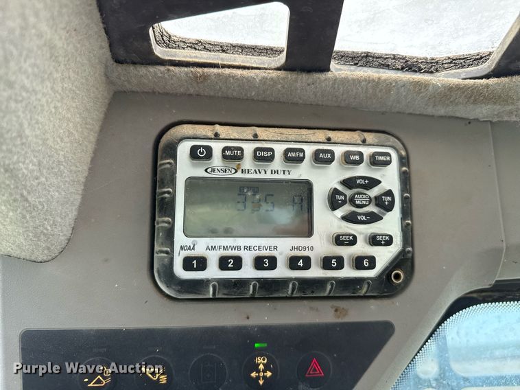 image for item EQ4915 2014 Volvo MC115C skid steer loader