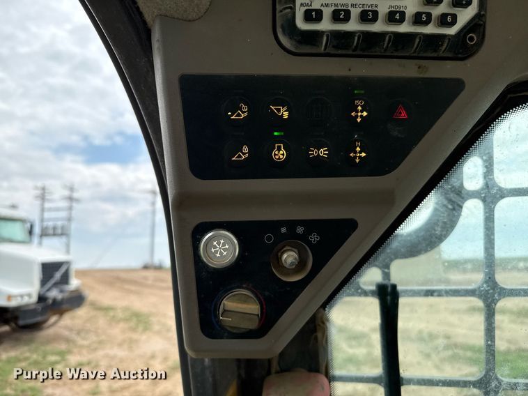 image for item EQ4915 2014 Volvo MC115C skid steer loader