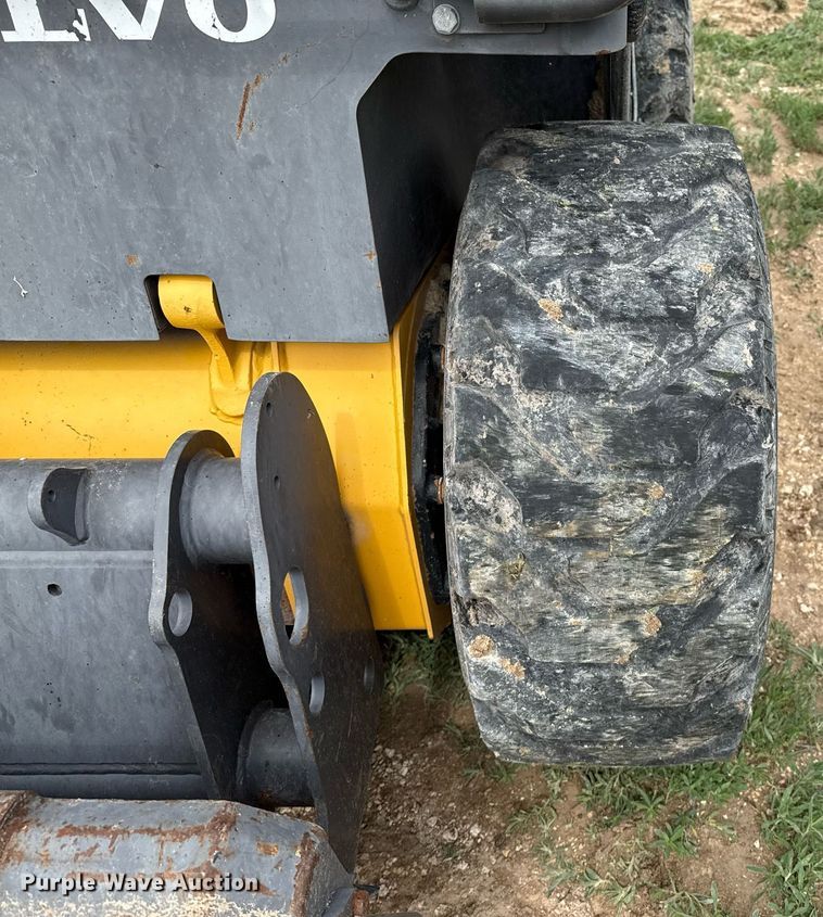 image for item EQ4915 2014 Volvo MC115C skid steer loader